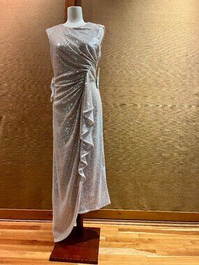 kay unger silver dress How do we love Kay Unger? Let us count the ways: ,  Universally flattering  A-line silhouettes,  Styles that work with a normal bra,  Prints that  dont overwhelm,  Pockets! , Shown on 2026 mothers